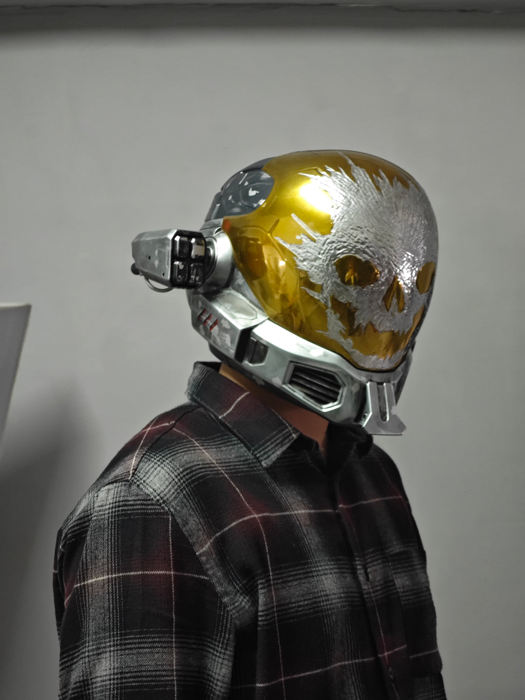 3d_Printed_Emile_Helmet_with_V