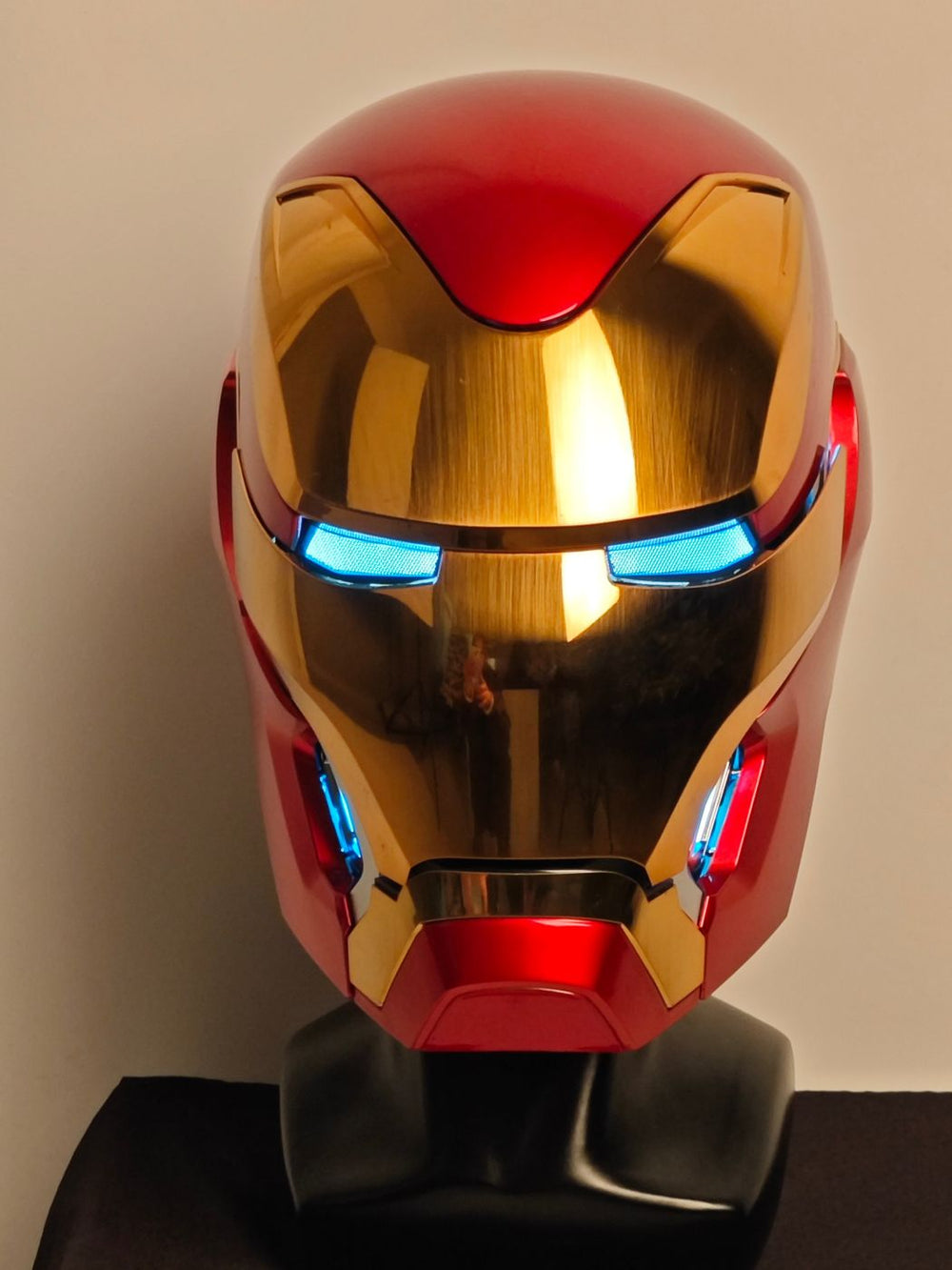 Motorized Iron Man Helmet MK50 black+gold Motorized Iron Man Helmet MK50 black+gold