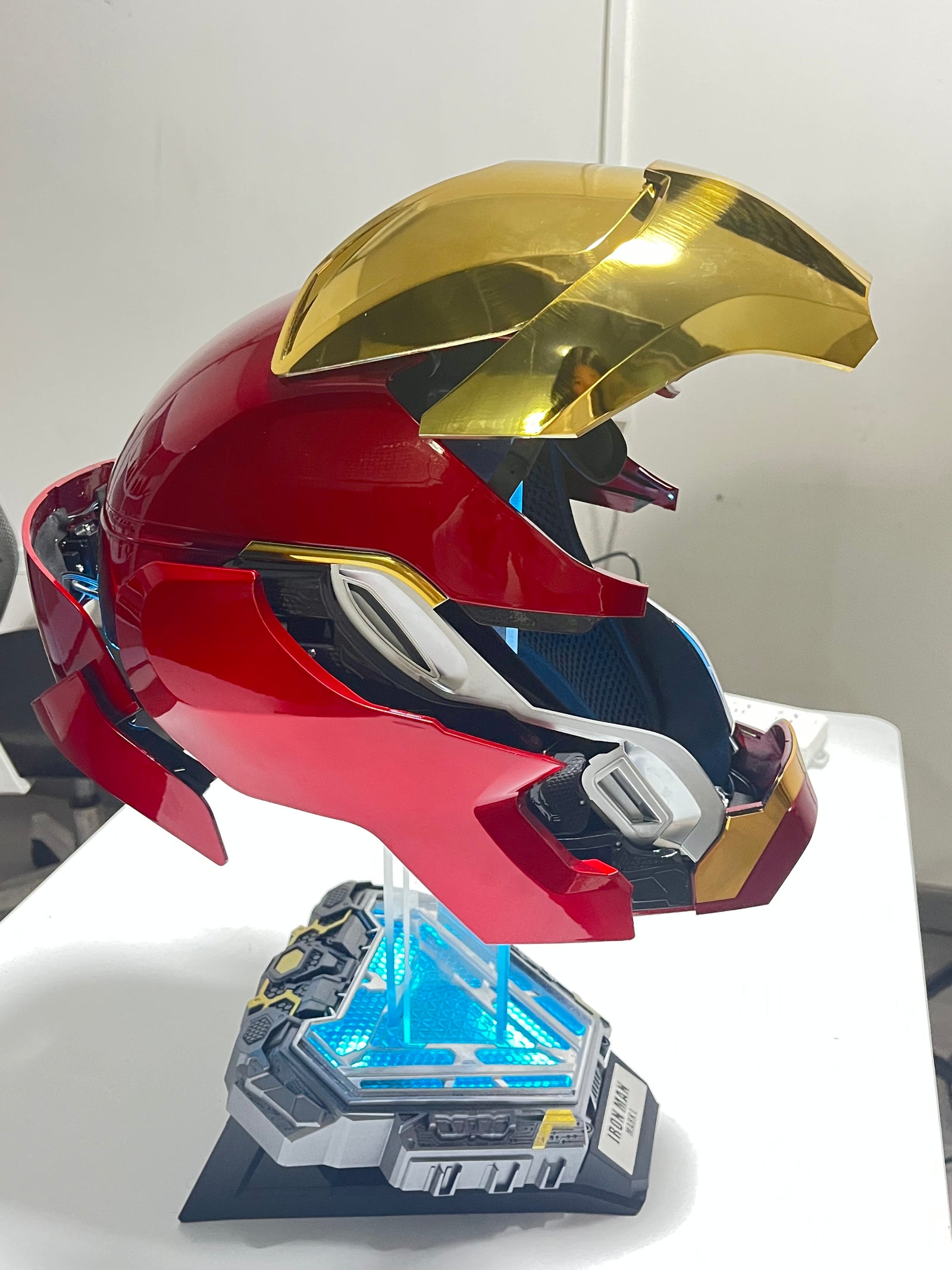 アイアンマン ヘルメットMK50 Amazon.co.jp: アイアンマン MK 50 1:1 ウェアラブルヘルメット