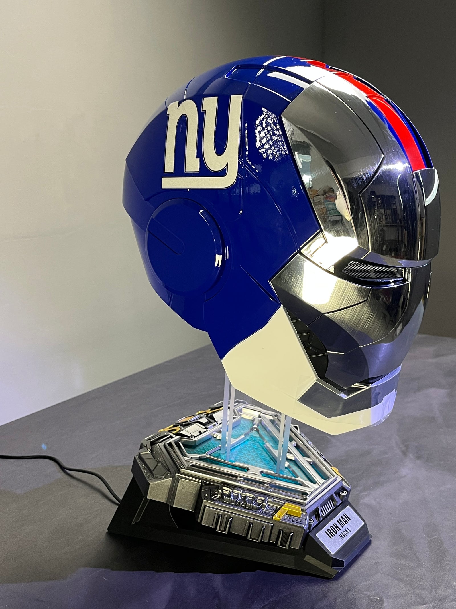 The Classic Iron Man MK5 helmet (Chromed Face) With Advanced Motorized Face Plates New England Patriots The Classic Iron Man MK5 helmet (Chromed Face) With Advanced Motorized Face Plates New England Patriots