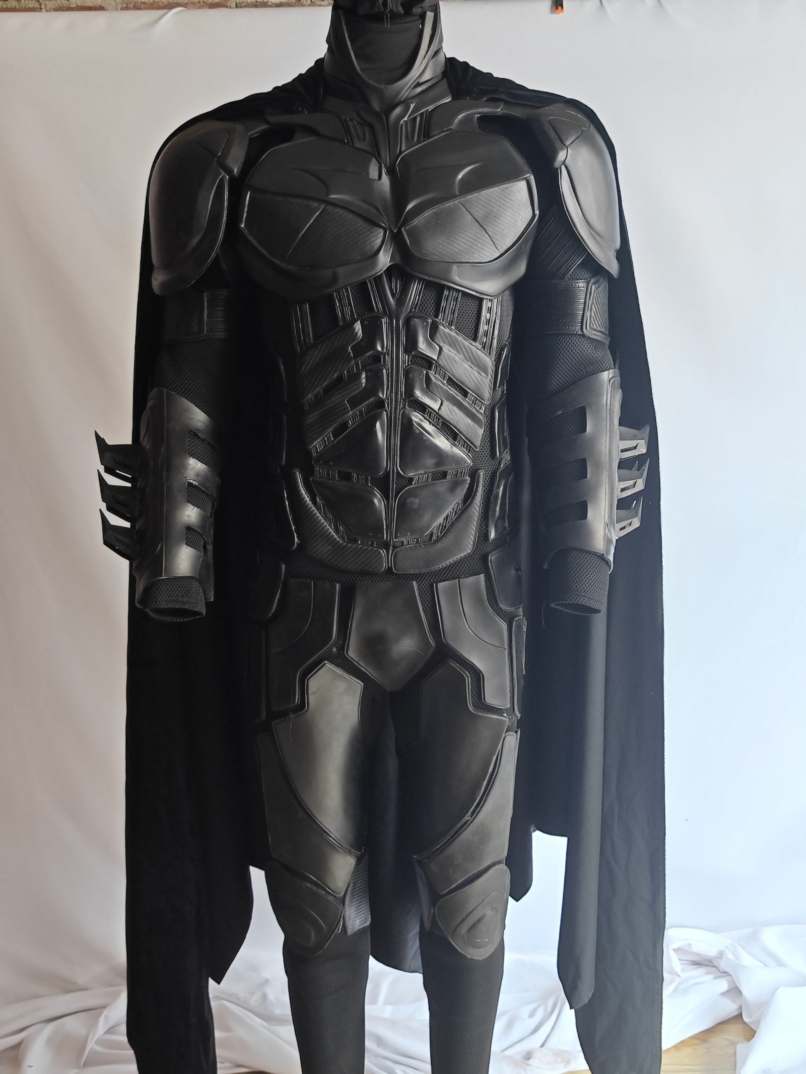 The Dark Knight Batman Deluxe – Costume Da Petto Muscolare Con Mantello E Cintura, Taglia Unica
