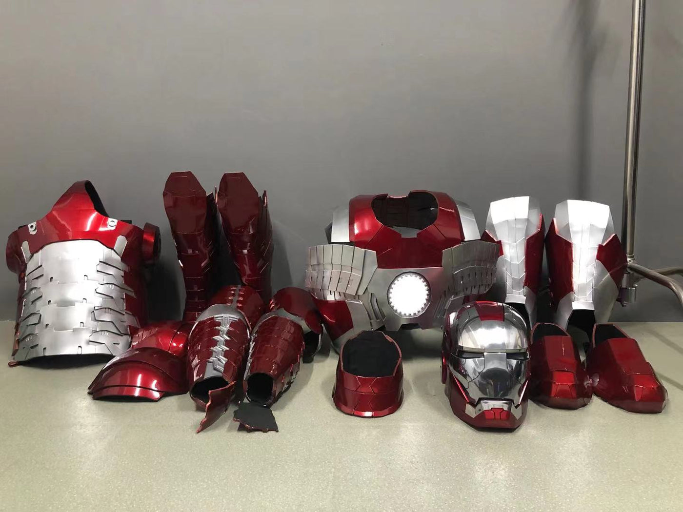 IRONMANSUITMK55_1400x.jpg?v=