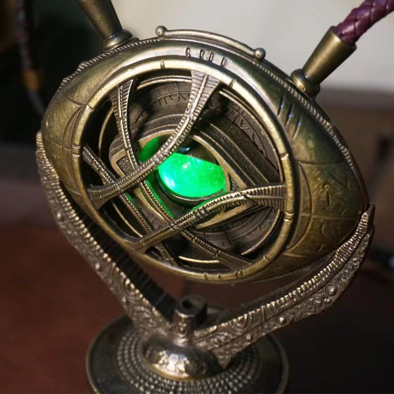 The eye of Agamotto Doctor Dr Strange eye necklace 1/1 scale