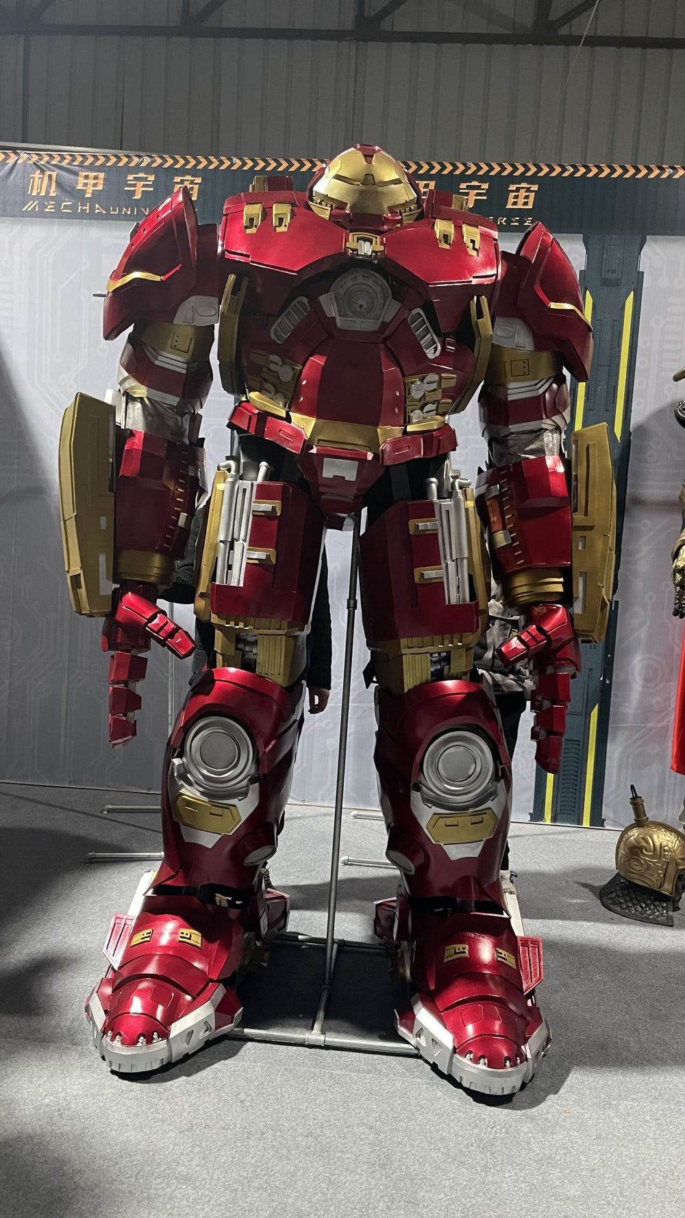 hulkbuster8_1000x.jpg?v=1677897898
